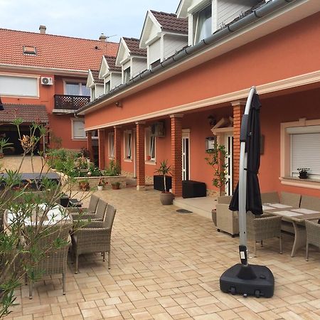 Csillag Panzio Hotel Vác Buitenkant foto
