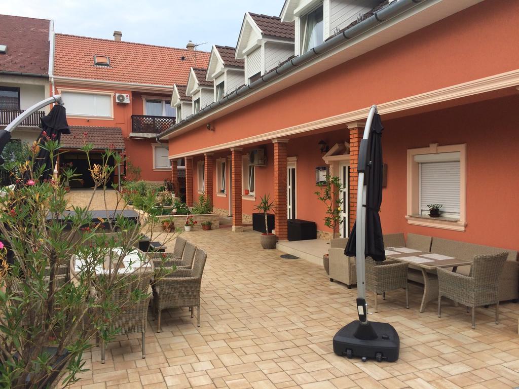 Csillag Panzio Hotel Vác Buitenkant foto