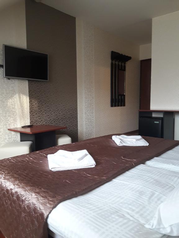 Csillag Panzio Hotel Vác Buitenkant foto