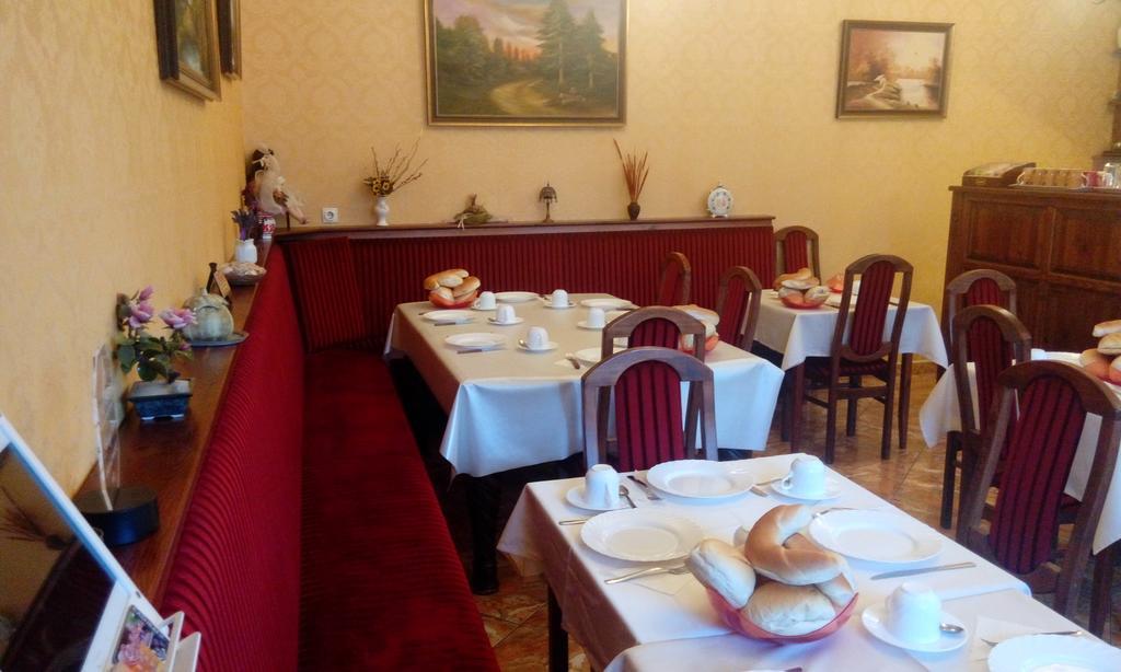 Csillag Panzio Hotel Vác Buitenkant foto