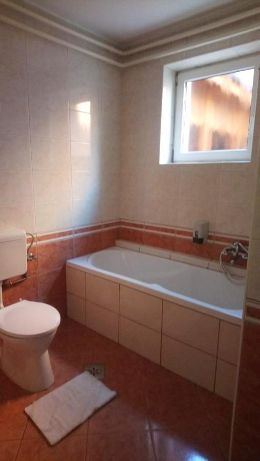 Csillag Panzio Hotel Vác Buitenkant foto